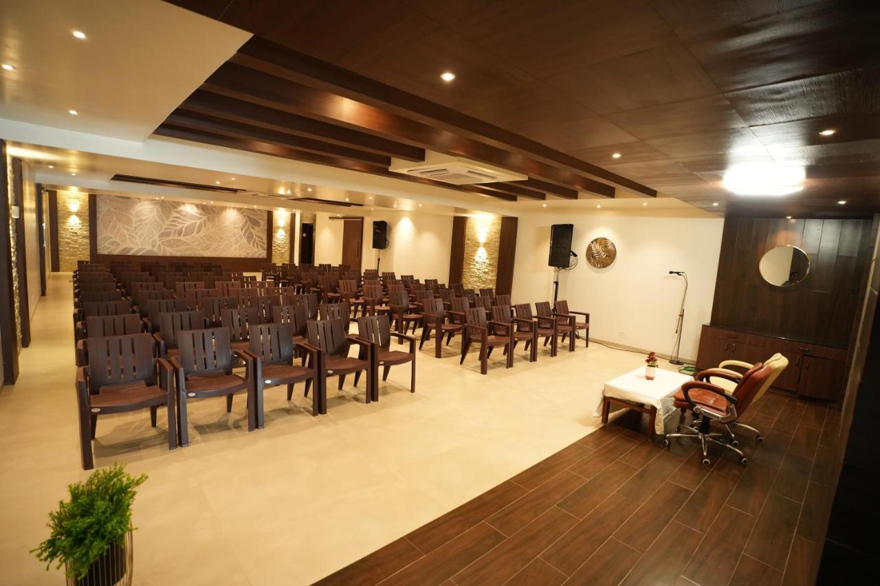 Sri Ambal Grand Hotell Virudunagar Exteriör bild