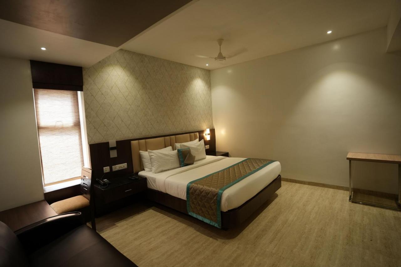 Sri Ambal Grand Hotell Virudunagar Exteriör bild